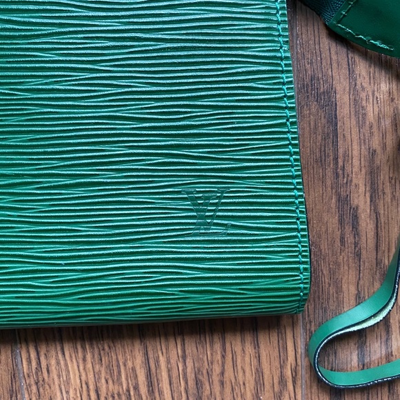 Authentic Louis Vuitton Pochette - Picture 4 of 10